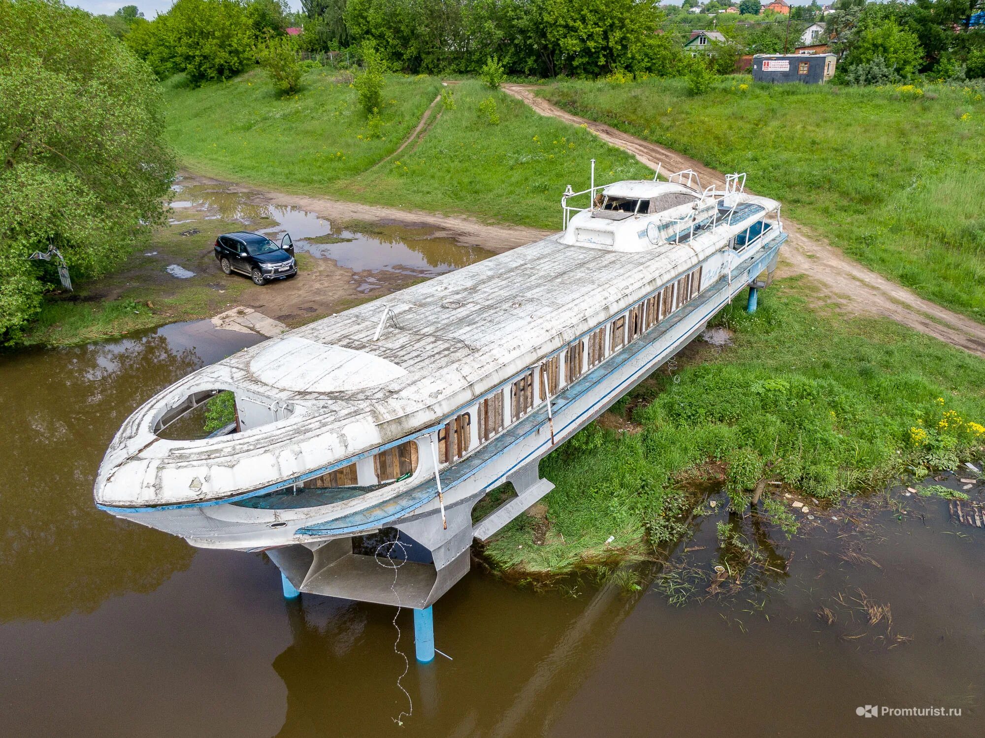 Метеор судно на подводных крыльях. Катер СПК Невка. Катер на водных крыльях. Катера на подводных крыльях СССР. Купить подводные крылья