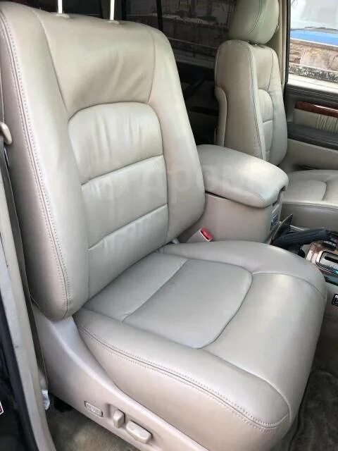 Сиденья ленд крузер 100. Сиденье land cruiser 100. Сиденья ленд крузер 100. Land cruiser 100 задние сиденья. Третий ряд сидений toyota land cruiser 100.