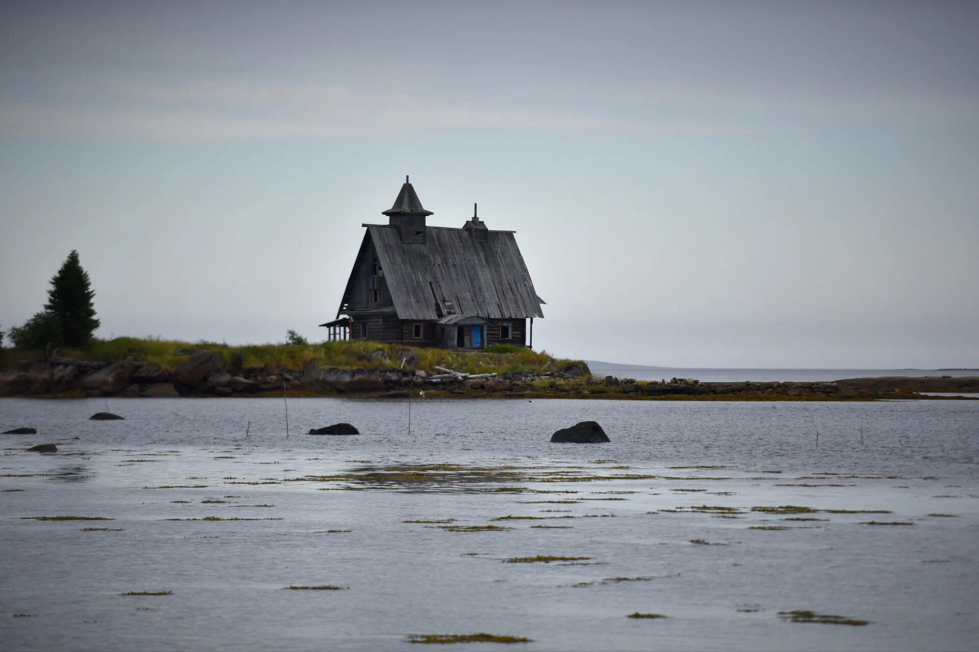 Кемь Рабочеостровск. Кемь Карелия. Кемь скала. Морсплав Кемь.