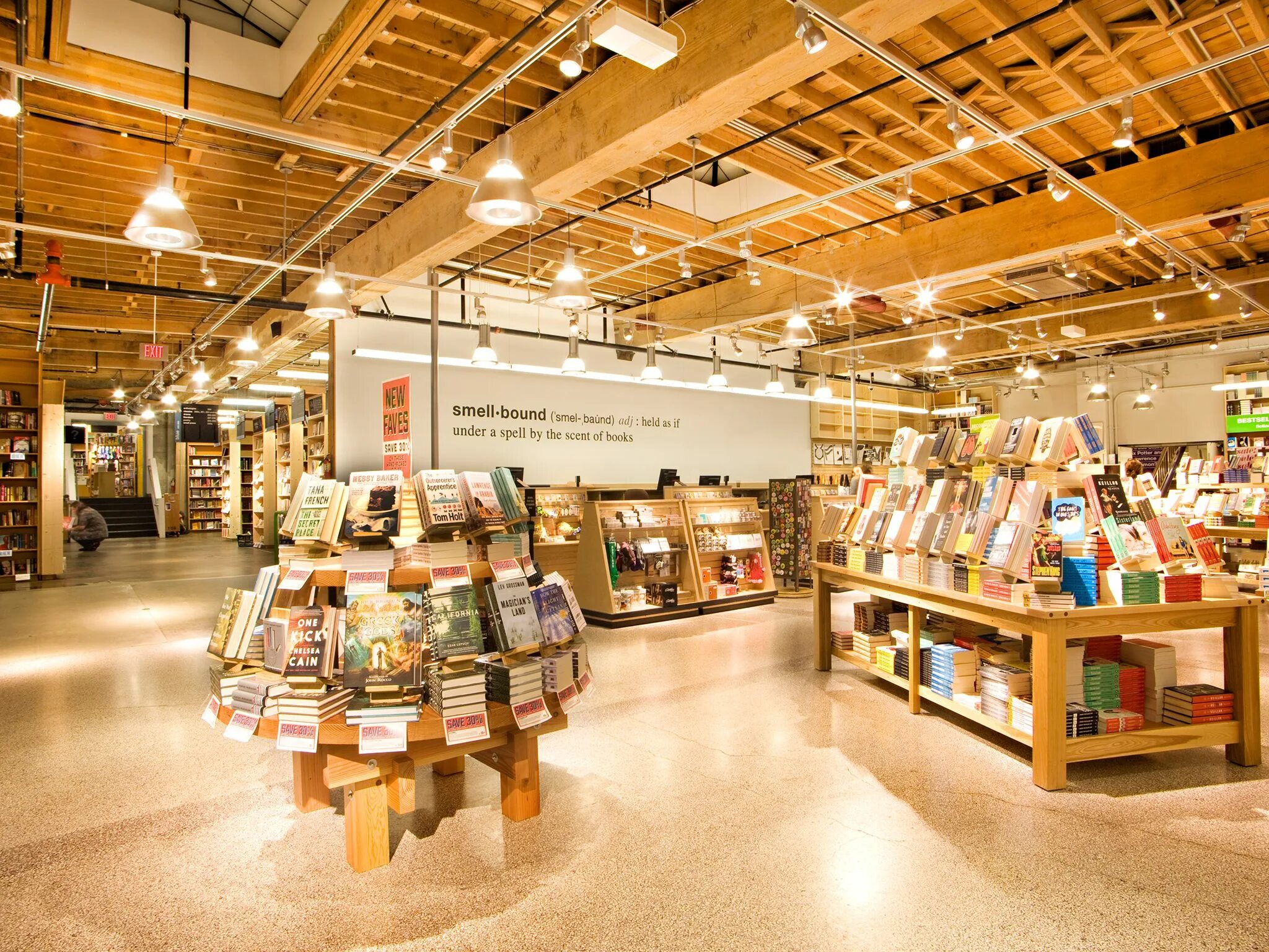 Книжный магазин Powell's. Книжный магазин. Книжный магазин в Портленде. Книжный магазин Пауэлла. Shopping books 7