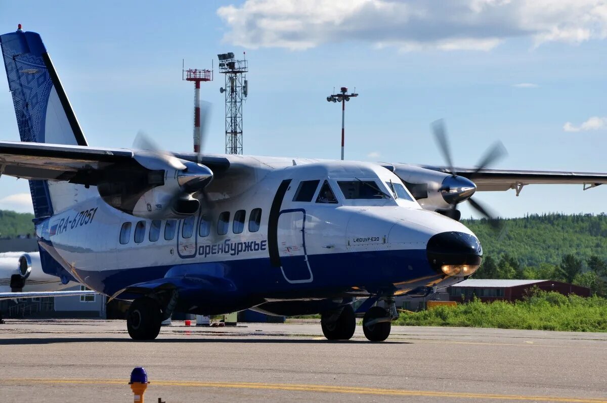 Авиарейсы из мурманска. Мурманск Архангельск самолет. Самолет Мурманск Архангельск Северсталь. Марка самолета Архангельск Мурманск. Аэропорт Мурманск.