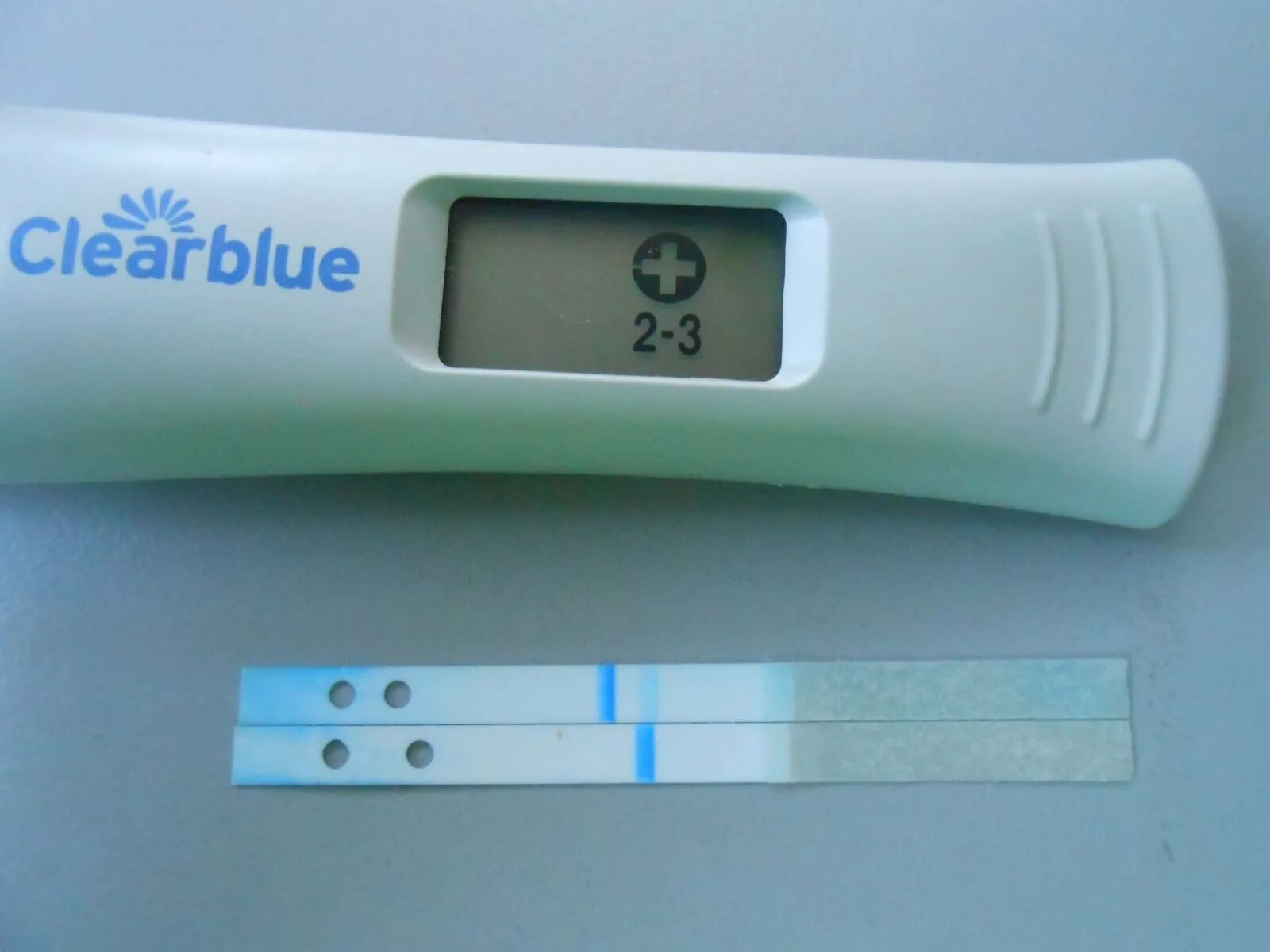 Электронный тест показал 2 3 недели. Разобранный электронный тест на беременность клеар. Клеар Блю внутри полоски 2. Цифровой клеар Блю положительный разобранный. Тест ДПО Clear Blue.