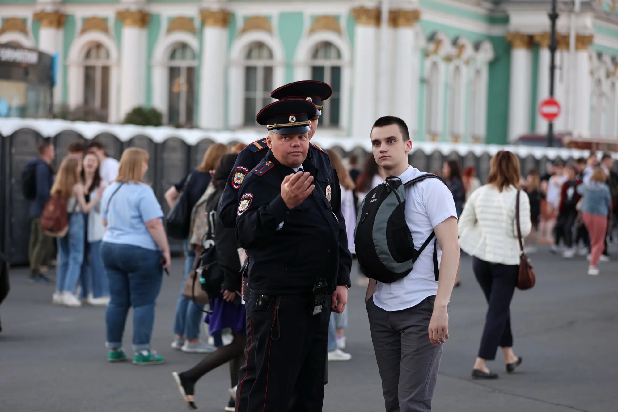 Public order. Полиция России. Полицейский человек. Полиция Петербурга. Полицейский России.
