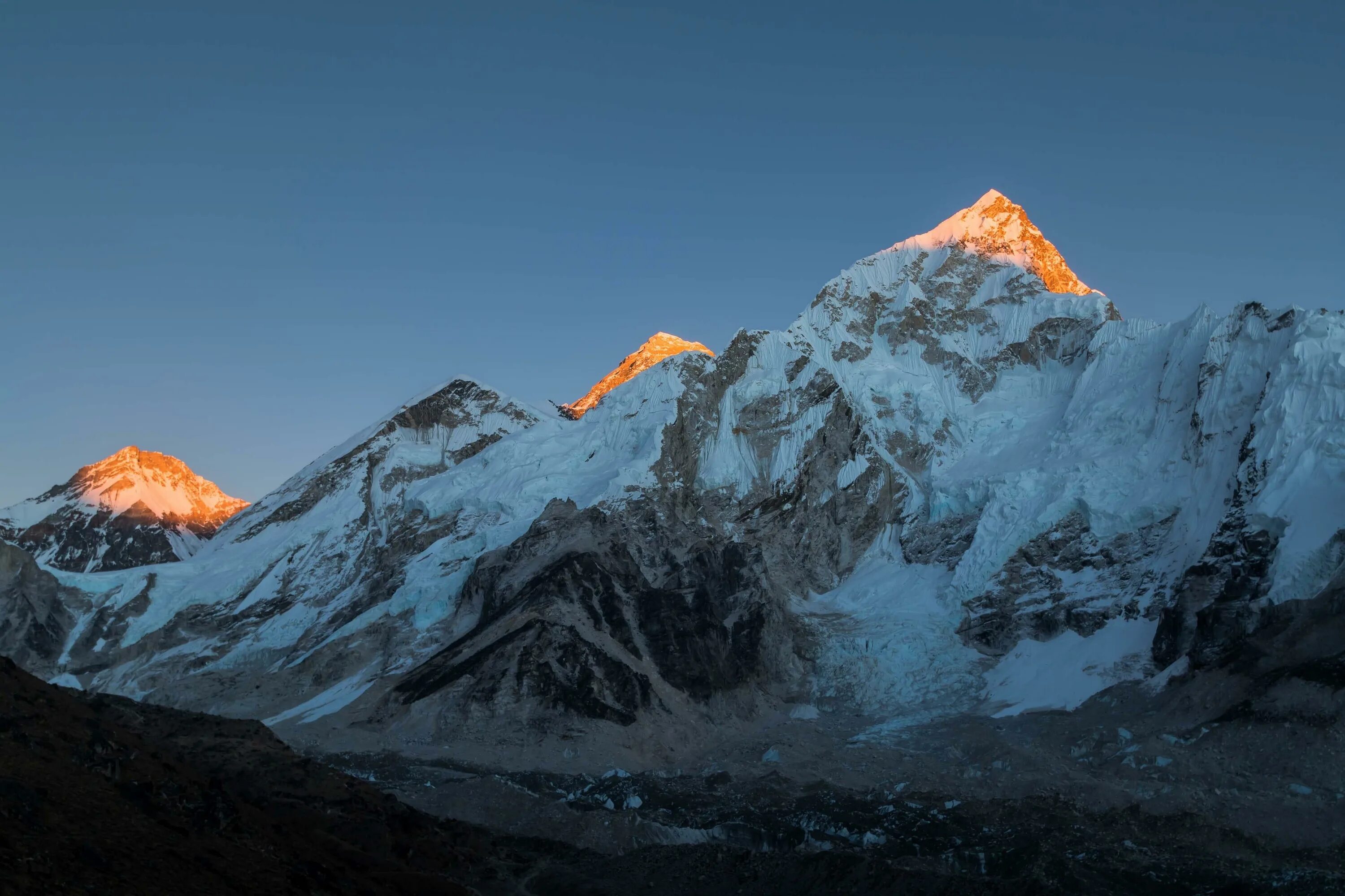 Гора Эверест(Джомолунгма). Гималаи Эверест. Гималаи и Эверест высота. Непал Джомолунгма. Самая высокая горная страна в мире