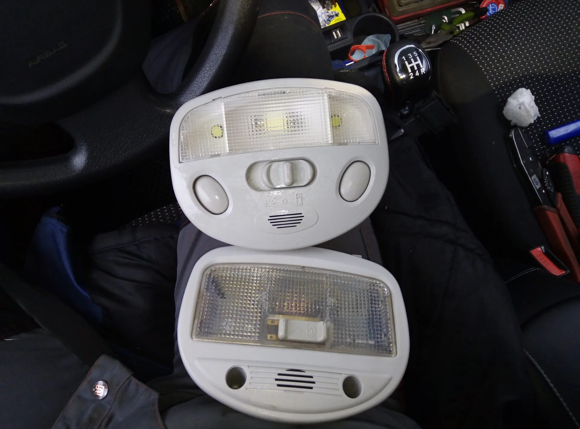 Плафон салона гранта. Плафон освещения салона люкс для лада калина. Светильник салона гранта. Плафон освещения салона гранта 2012. Лампа салона гранта 8 клапанная.