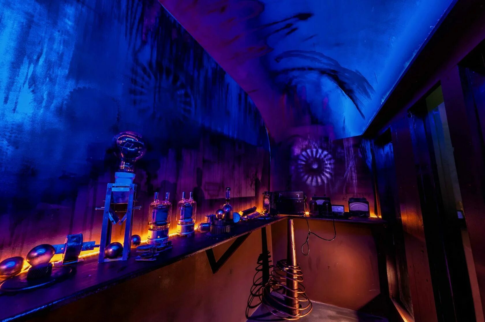 Квесты башня. Замок франкенштейна квест красноярск. Комната теслы. Квесты башня. Квест башня франкенштейна красноярск.