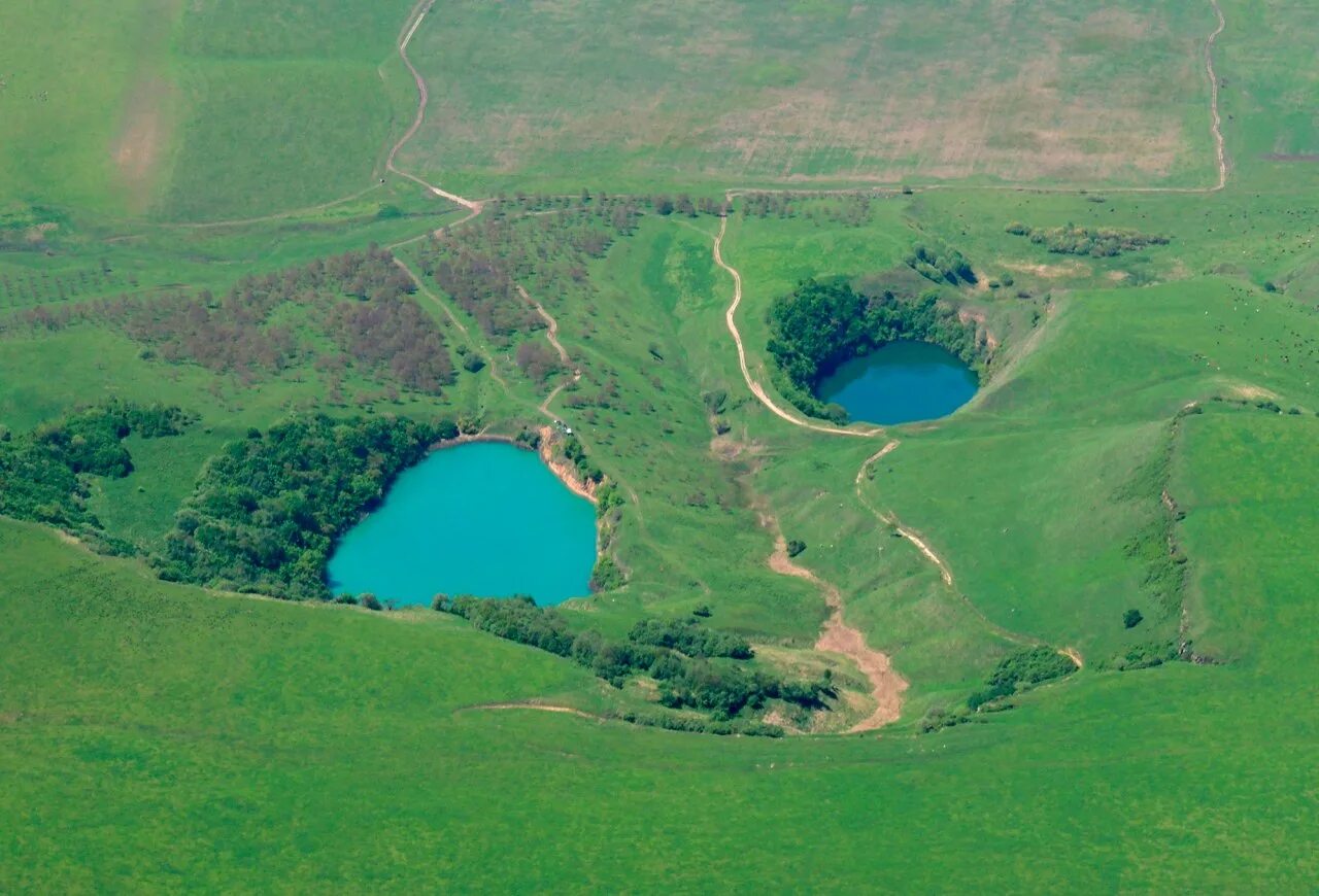 Какое озеро без дна. Шантхурей озеро Кабардино Балкария. Карстовые озера Шадхурей. Озеро в КБР Шадхурей. Озеро малый Шадхурей.