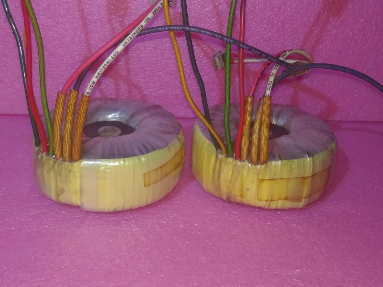 Тороидальный трансформатор 48 вольт торэл. 010. Блок питания тороидальный трансформатор. Трансформатор тороидальный 4. Двухполярное питание трансформатор.