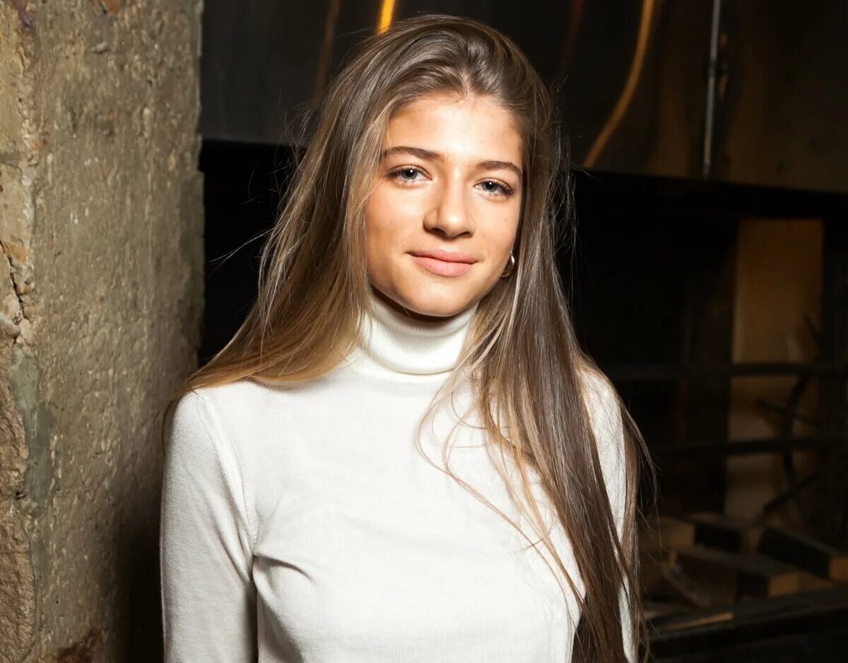 Дочь ресторатора аркадия новикова. Ресторатор дочь. Саша новикова. Дочь ресторатора новикова. Ресторатор дочь.