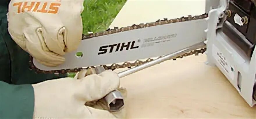 Направление зубьев цепи. Stihl MS 180 цепь направление. Правильно одеть цепь на бензопилу штиль 180. Правильно надеть цепь на бензопилу штиль 180. Монтаж цепной пилы.