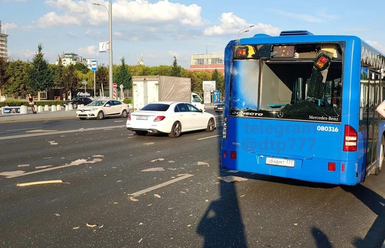 Автобусы Москвы ДТП 13 07 2013. Авария автобуса в Москве вчера.