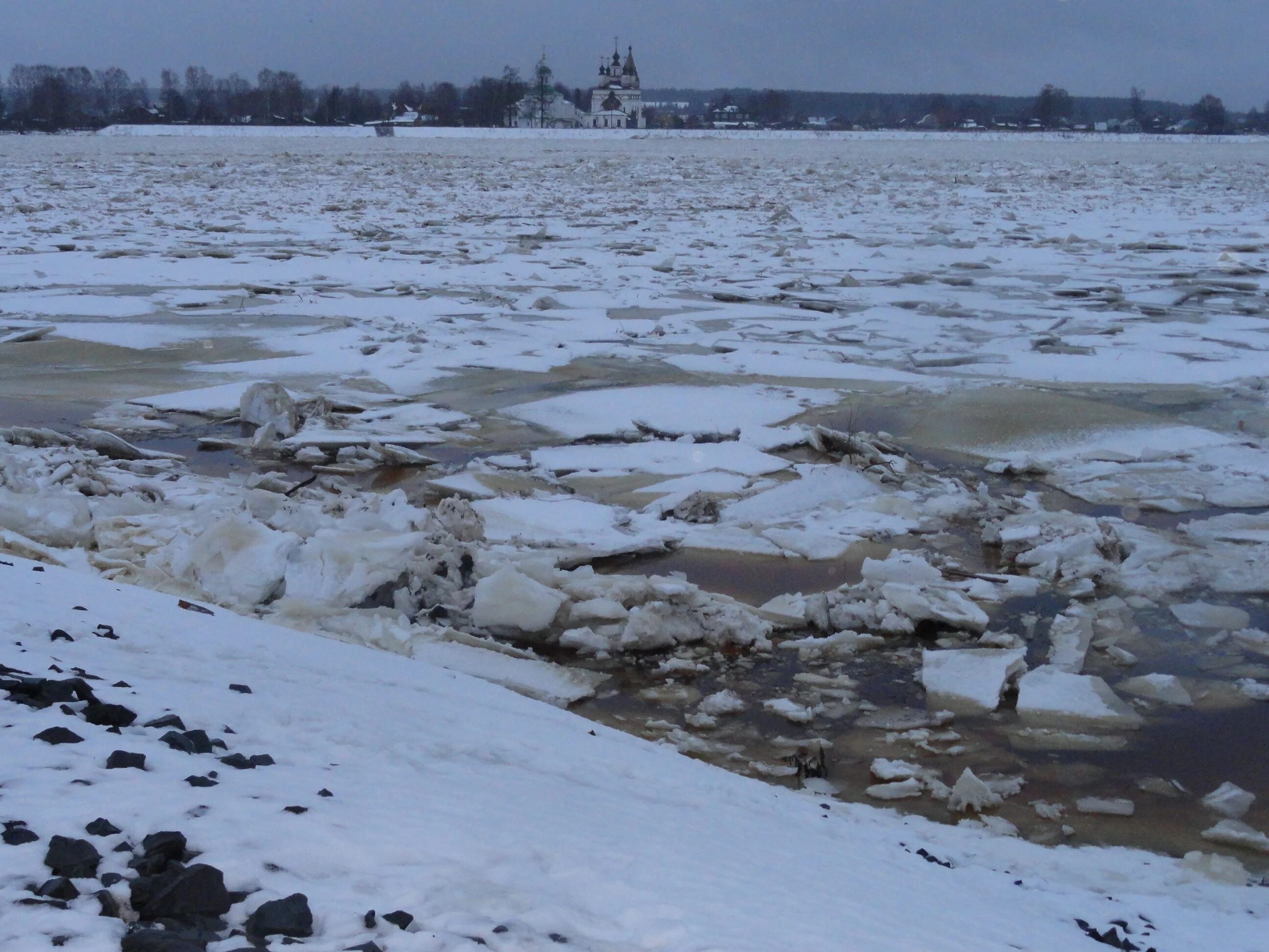 Уровень воды в реке сухона