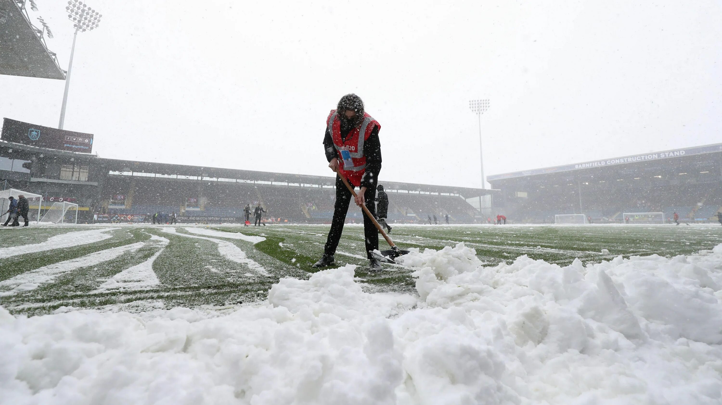 Suspended due to adverse weather conditions. Suspended due to adverse weather conditions