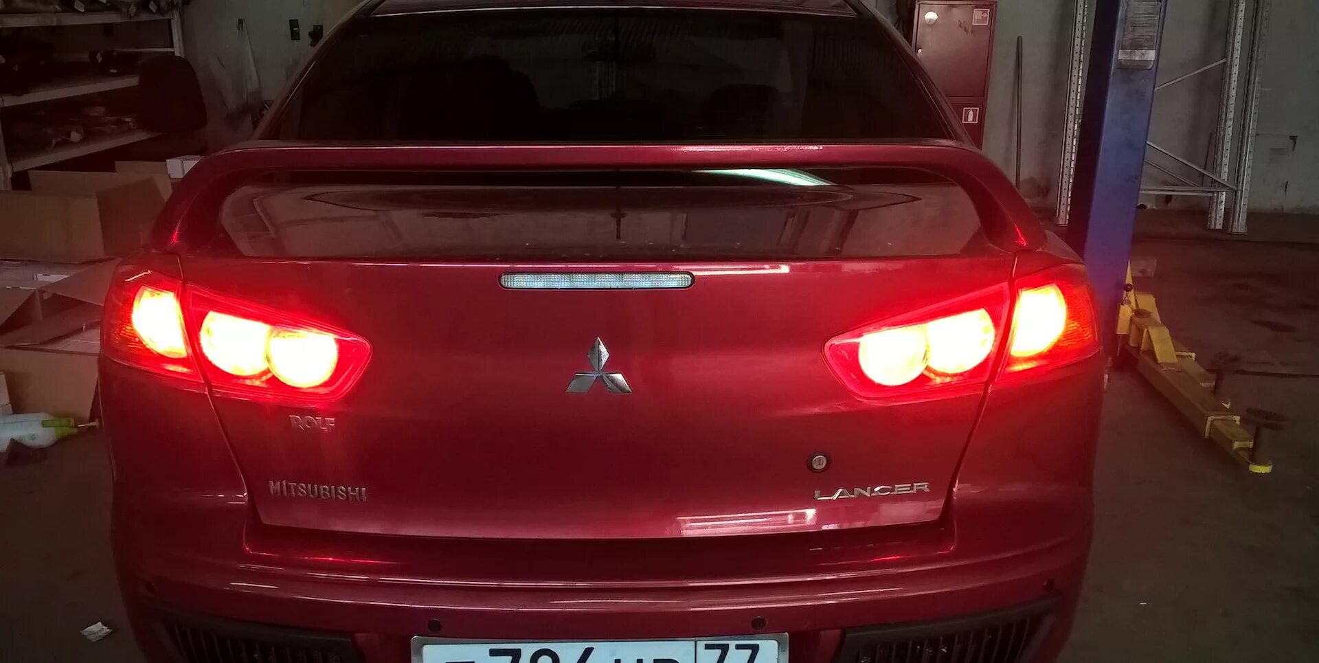 Mitsubishi lancer 10 2. Задний ход митсубиси лансер. Лансер 10 сзади. Задние птф. Диодный стоп сигнал лансер 10.