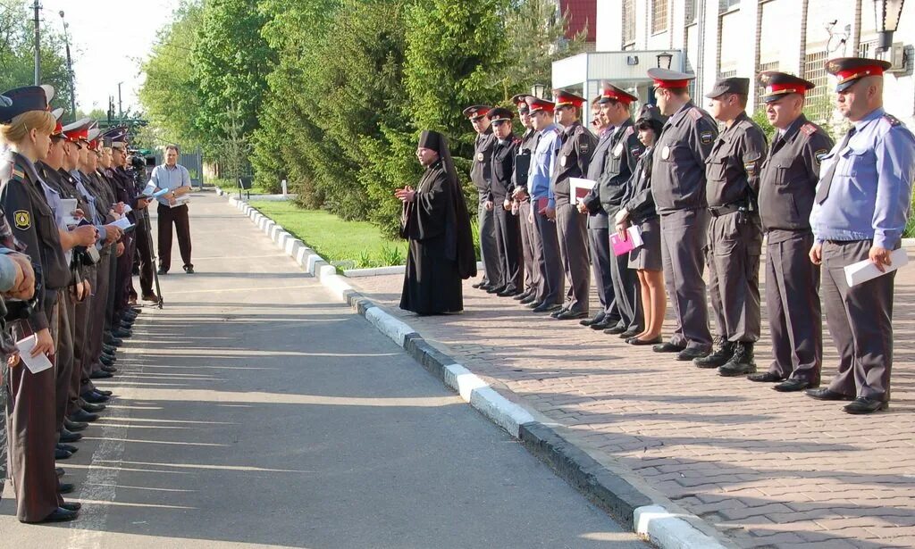 Ул чехова полиция. Милиция Чехова 2000 года. Чеховское ОВД. Полиция Чехов. Строевой смотр милиции.