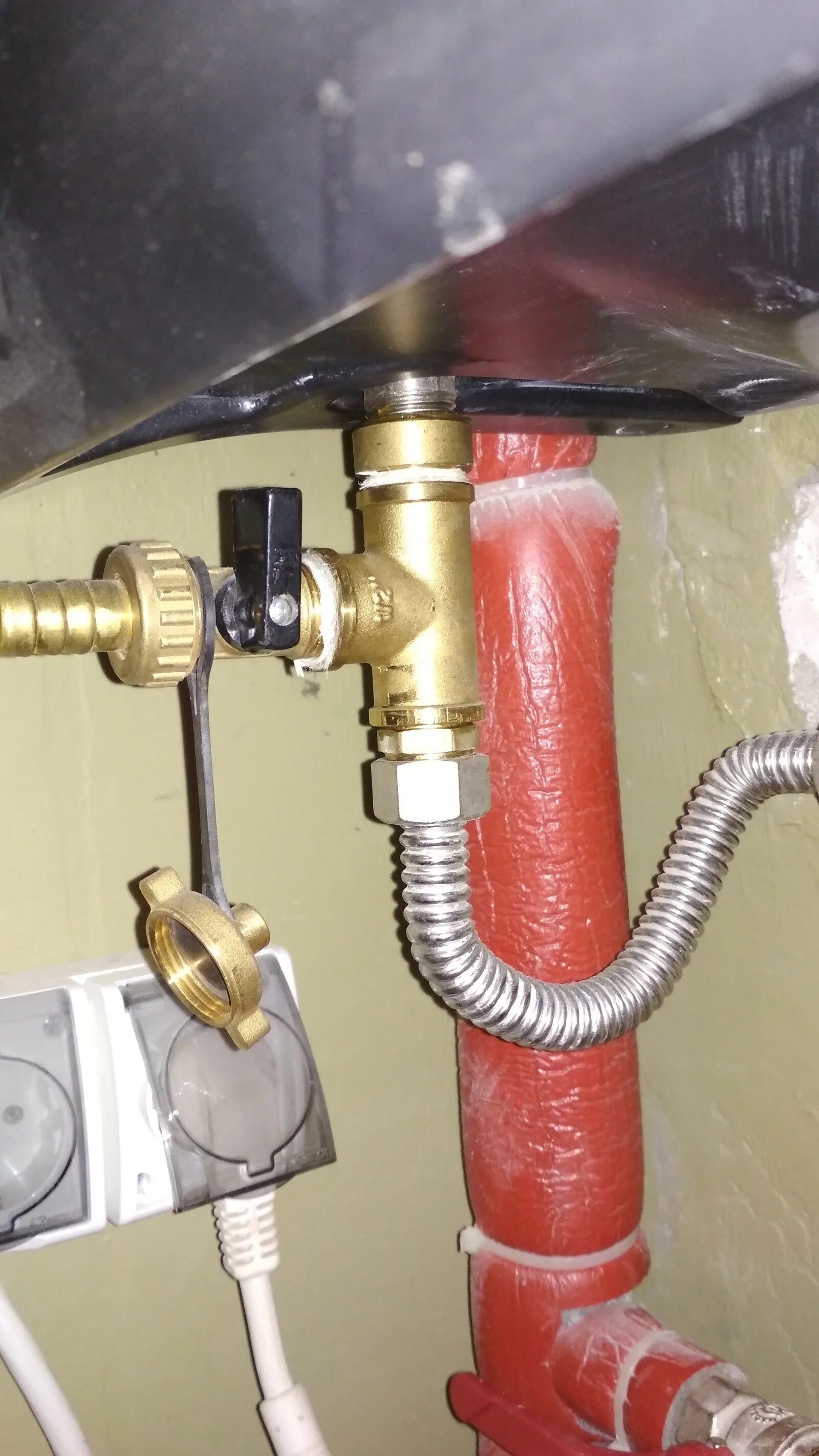 Как отключить бойлер. Подключение водонагревателя накопительного. Как пользоваться бойлером. Водонагреватель накопительный 100л электрический схема подключений. Как правильно отключить бойлер в квартире.