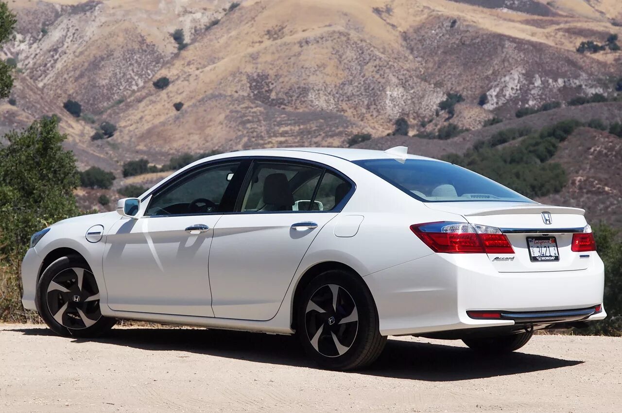 Аккорд 2015 года. Honda accord hybrid 2014. honda accord 2015. honda accord sport 2014. honda accord 2014 белый.