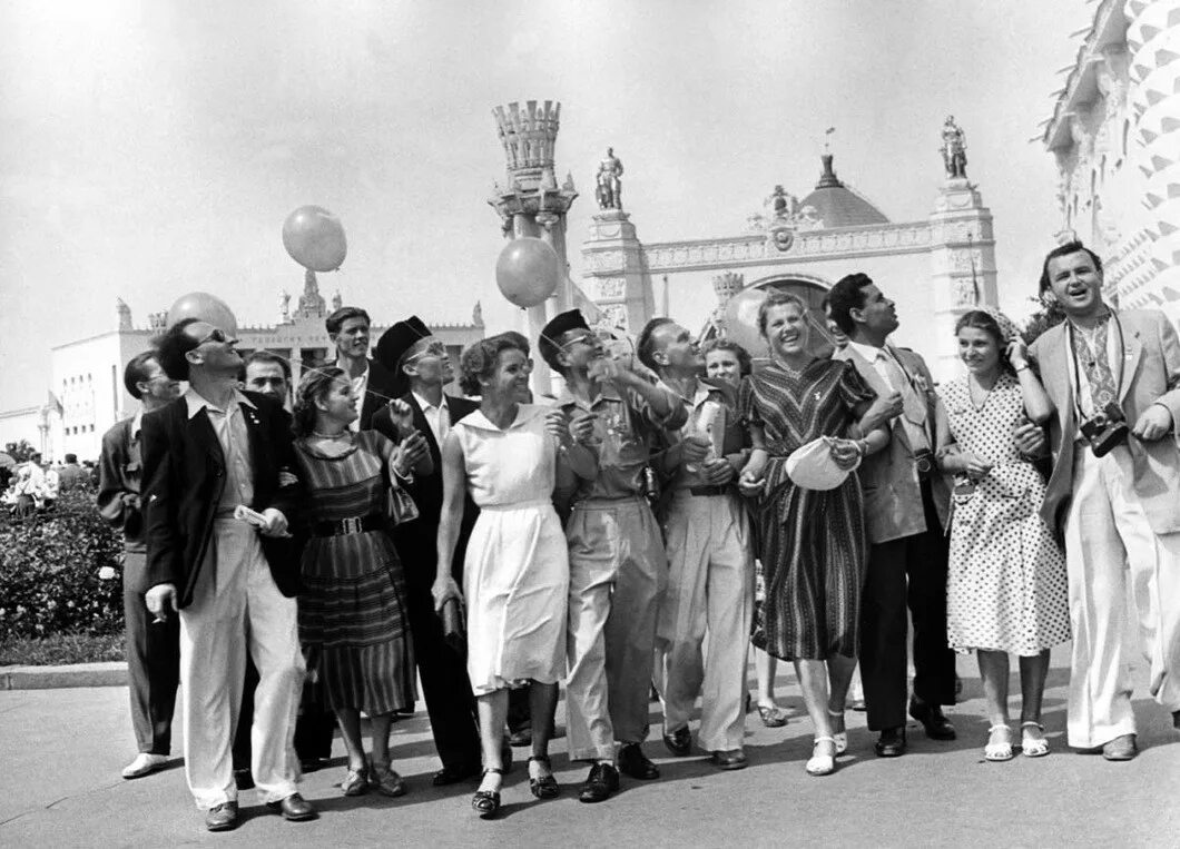 1957 год первый в истории. Фестиваль молодежи в СССР 1957. 1957 Год фестиваль молодежи и студентов в Москве. Vi фестиваль, Москва 1957. Фестиваль молодёжи Прага 1947.