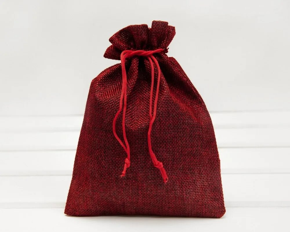 Мешочек для подарков. Красный мешок для подарков. Подарочные мешочки красные. Подарочный мешочек черный. Мешок красный купить