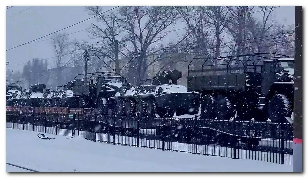Белоруссия стягивает войска к границе с украиной. Концентрация войск на границе с белоруссией. Американская техника на границе польши. Границы белоруссии. Натовские базы в польше на карте.