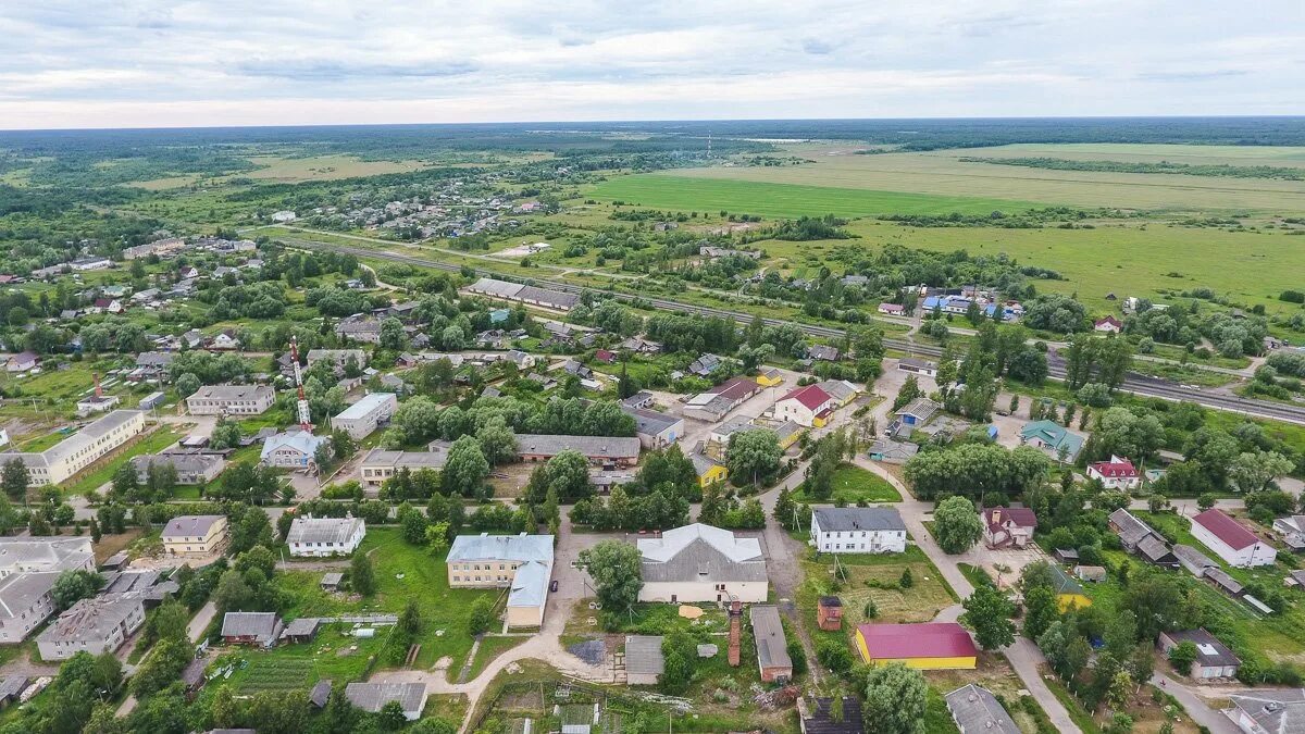 Волотовский район Новгородской области. Новгородская область Волотовский муниципальный округ пос Волот. Новгородская область с Мошенское с высоты птичьего полета. Население поселка Волот Новгородская область. Новгородская область 2019