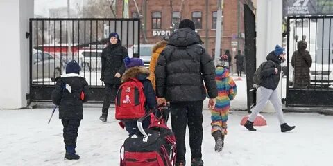 Трем детям раздали