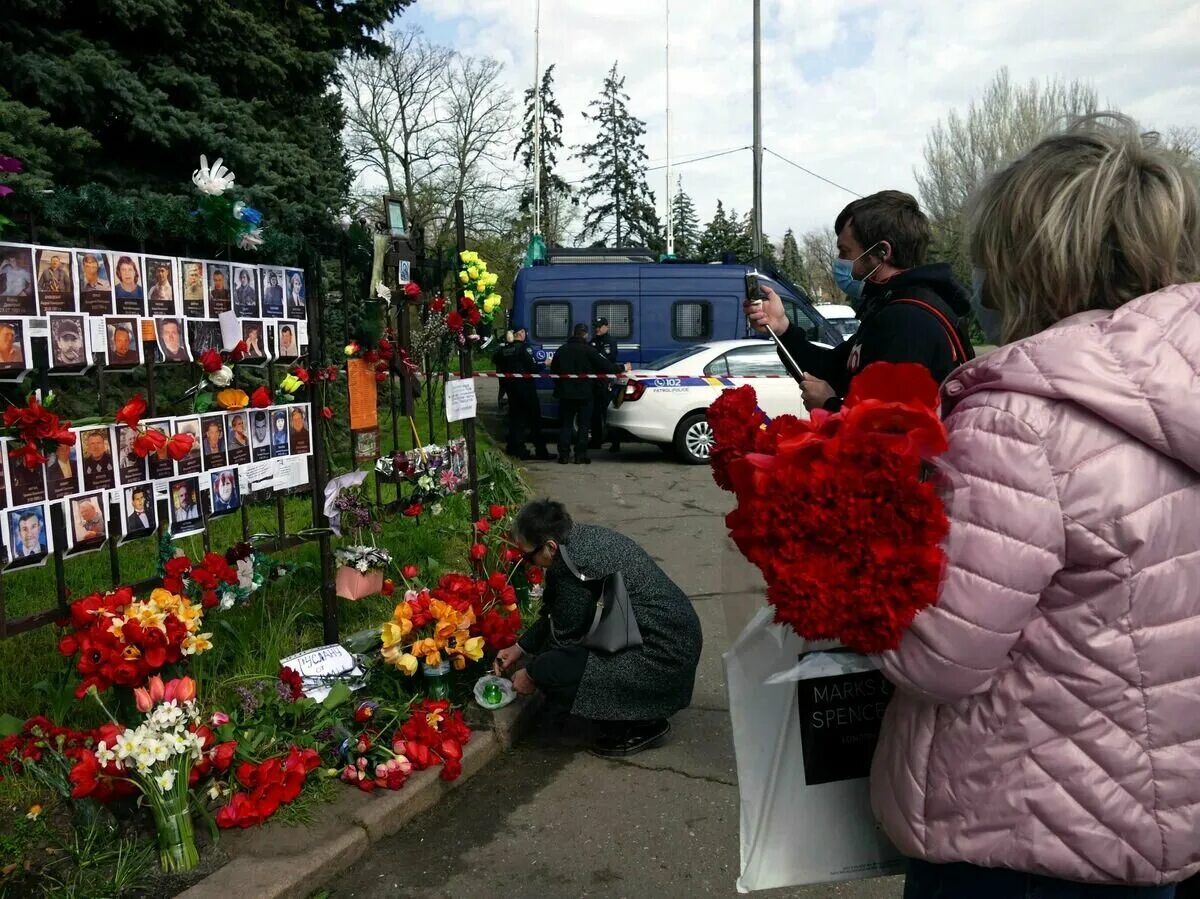 Последние новости о трагедии. Трагедия в доме профсоюзов в Одессе 2 мая 2014. Одесса дом профсоюзов трагедия 2014 год. Дом профсоюзов в Одессе 2 мая 2014. Одесса дом профсоюзов трагедия.