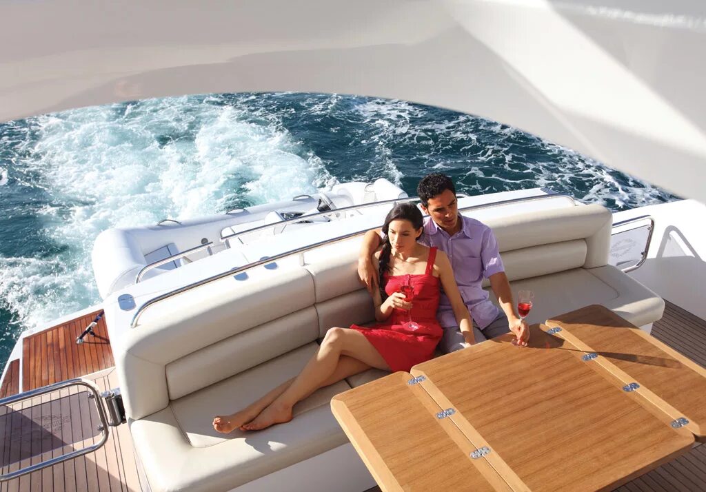 Путешествие роскошь. Прогулка на яхте. Azimut 72s. Путешествие роскошь. Путешествие на яхте.