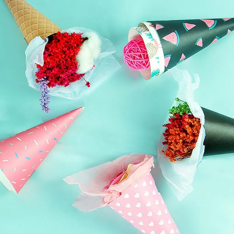 Купить упаковку конус. Конус для мороженого. Упаковка для цветов конус. Бумажные конусы для мороженого. Пакет для цветов конус.