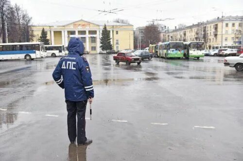 Работа в ярославле водителем. Работа в ярославле водителем. 33 патп 1 ярославль. Набор водителя. Водитель экспедитор категории с.