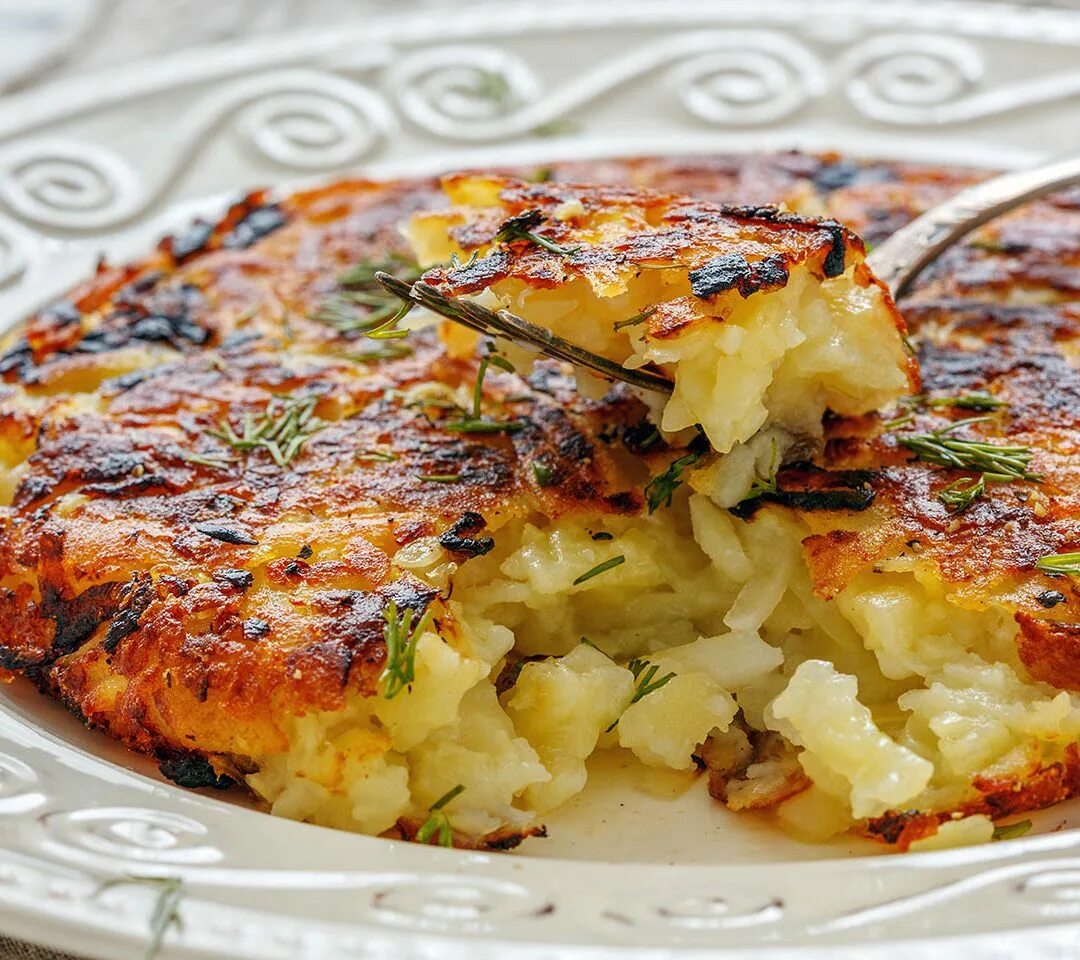 Решти из картофеля по швейцарски. Rösti (рёшти). швейцарский решти. картофель рёшти. решти в швейцарии.