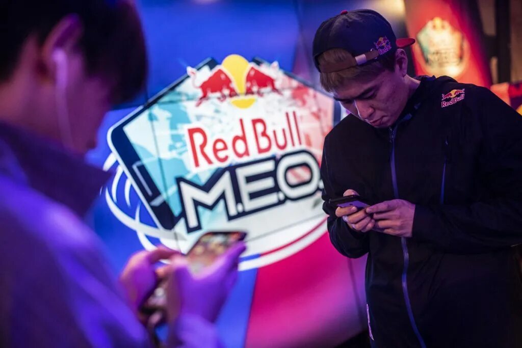 Red bull mobile. Ред Булл киберспорт. Red bull meo. Mobile Esports.
