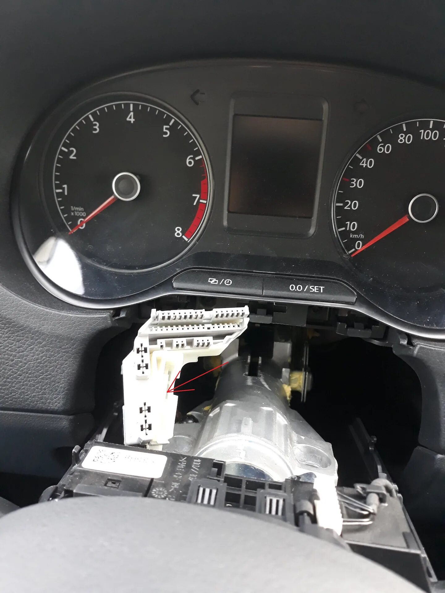 Знаки на панели поло седан 2021. Кожаный руль фольксваген поло седан 2013. Epc volkswagen polo. Индикация температуры двигателя vw polo. Пробег фольксваген поло.
