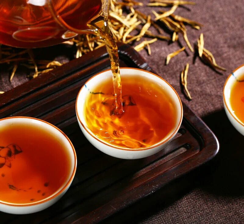 Красный чай Дянь Хун. Китайский чай Дянь Хун. Красный чай Юньнань. Дянь Хун чай заваренный.