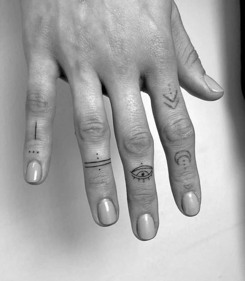 Точки на пальцах что значат. Татуировки на пальцах. Тату точки на пальцах. Тату на пальцах рук. Тату линии на пальцах.