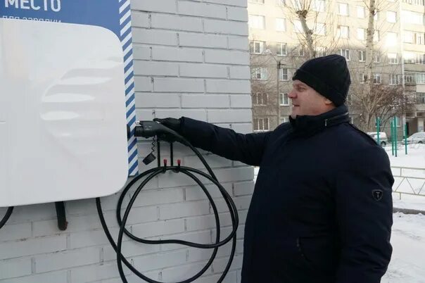 Сети зарядных станций. Зарядная станция для электрокаров. Губернатор Красноярска 2023.