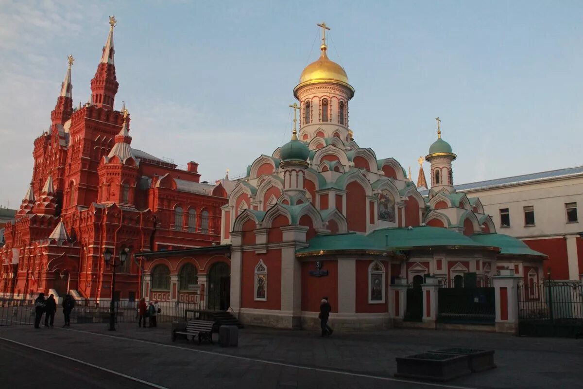 На какой улице находится храм. Собор казанской божьей матери в москве. храм казанской иконы божией матери москва. храм казанской божьей матери в москве на красной площади. собор иконы казанской божьей матери в москве.