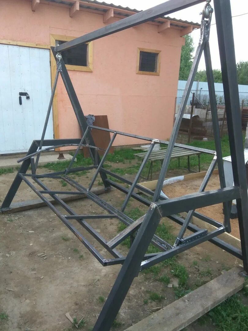1. Качели садовые металлические. Качели из профильной трубы. Качели для сада из профильной трубы. Качели садовые из металла.