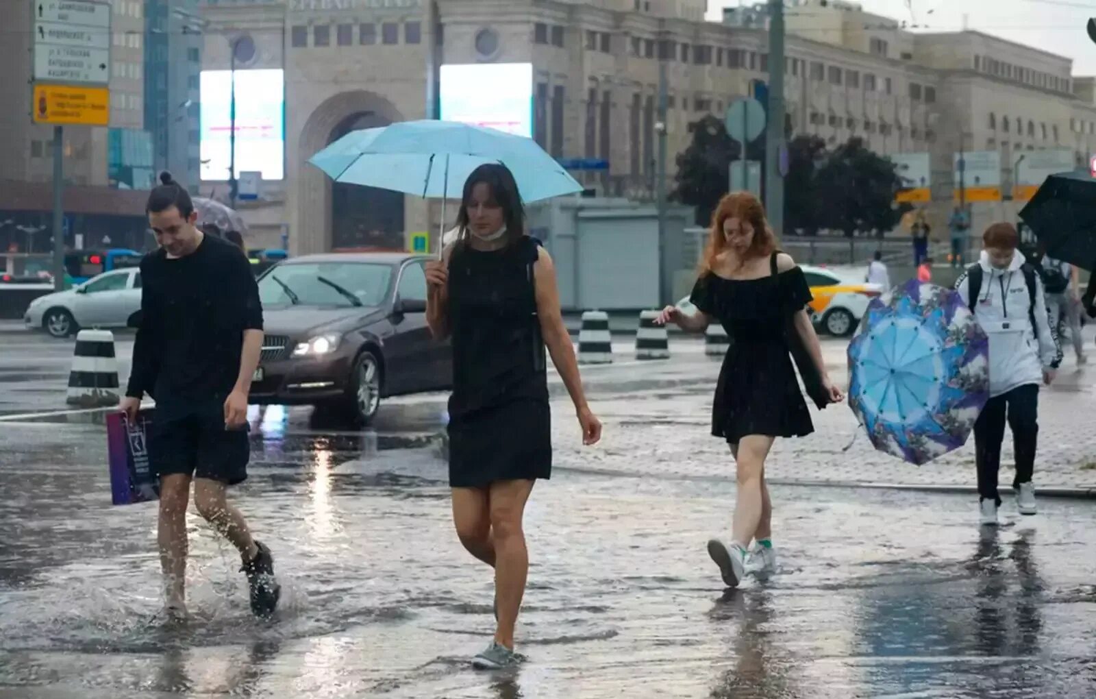 Дождливая москва. Yomg‘ir tomchi rasmlari. Дождь на западе москвы. Дождливая москва. Дождь на западе москвы.