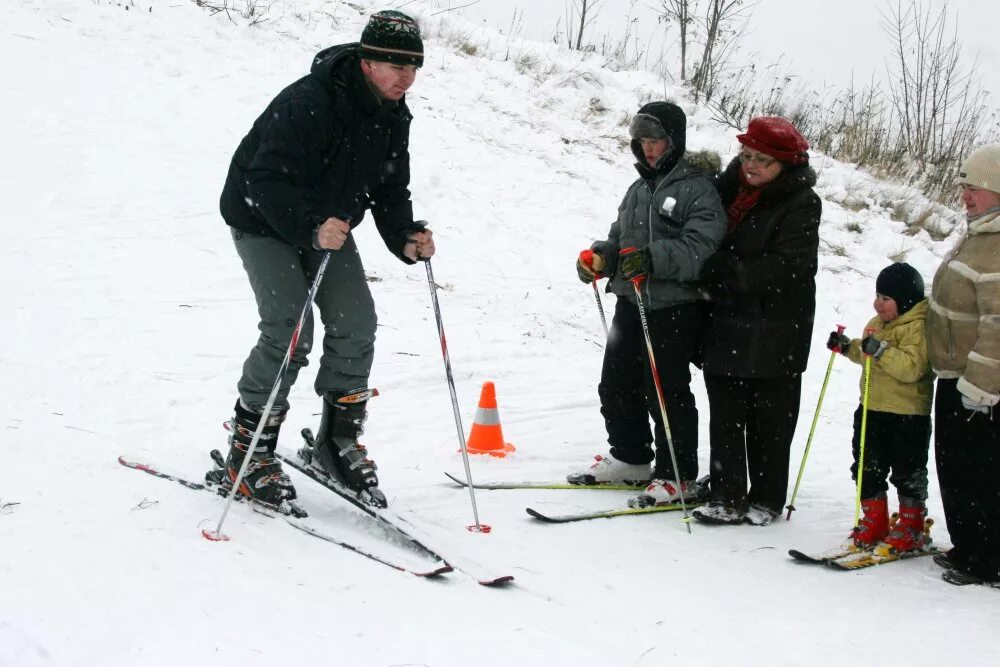 Горнолыжная школа крылатское. Горнолыжная школа крылатское. Лата трэк горнолыжная школа. Крылатское горные лыжи. Школы крыловых крылатское.