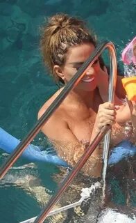 Katie Price Topless (45 Photos) .