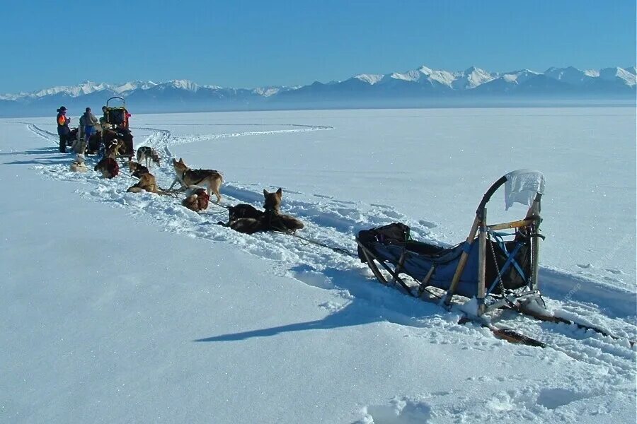 Озеро байкал туристы. Озеро байкал отдых зимой. Озеро байкал отдых зимой. Байкал зимой листвянка. Озеро байкал отдых зимой.