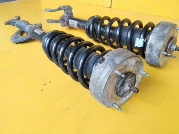 Передние амортизаторы бмв х5 е70. Стойка передняя bmw e70. Стойка передняя bmw x5 e70 пневмо артикул. Амортизатор передний бмв х6 е71. Стойки бмв х6.