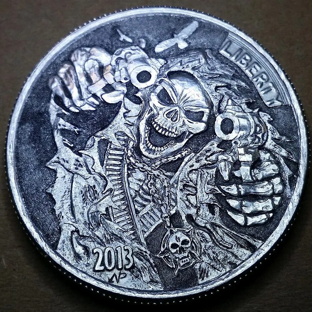 Bendog монета. Красивые монеты. Пиратская монета арт. Самые красивые монеты. Эксклюзивные монеты.
