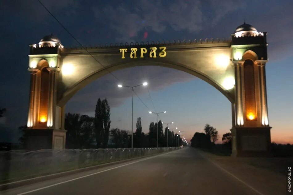 Сейчас тараз. Тараз Джамбул Казахстан. Джамбул город Тараз. Арка Тараз Казахстан. Ночной город Тараз Казахстан.