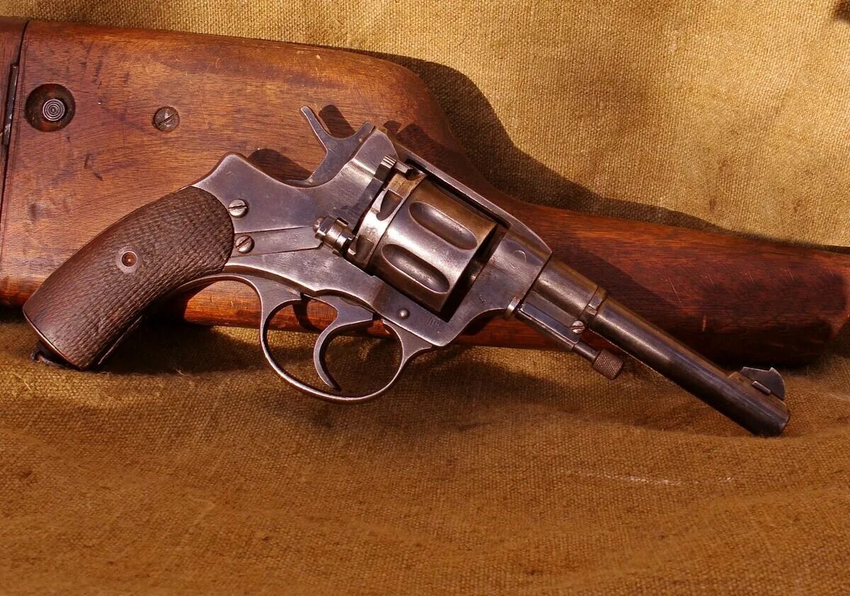 Наган 1895. Револьвер nagant m1910. Револьвер тульского оружейного завода. Наган 1895. Револьвер нагана обр 1895 г.