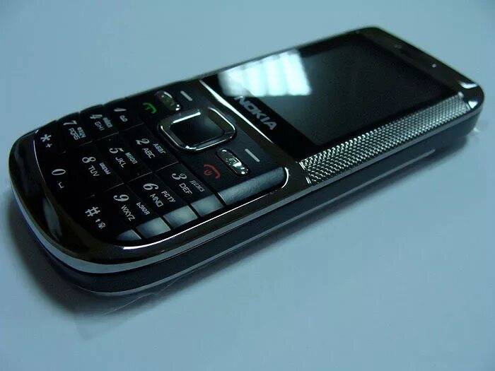 Телефон гни. Нокиа кнопочный 2023. Сотовый смартфон кнопочный. Нокиа в металлическом корпусе. Nokia металлический корпус.