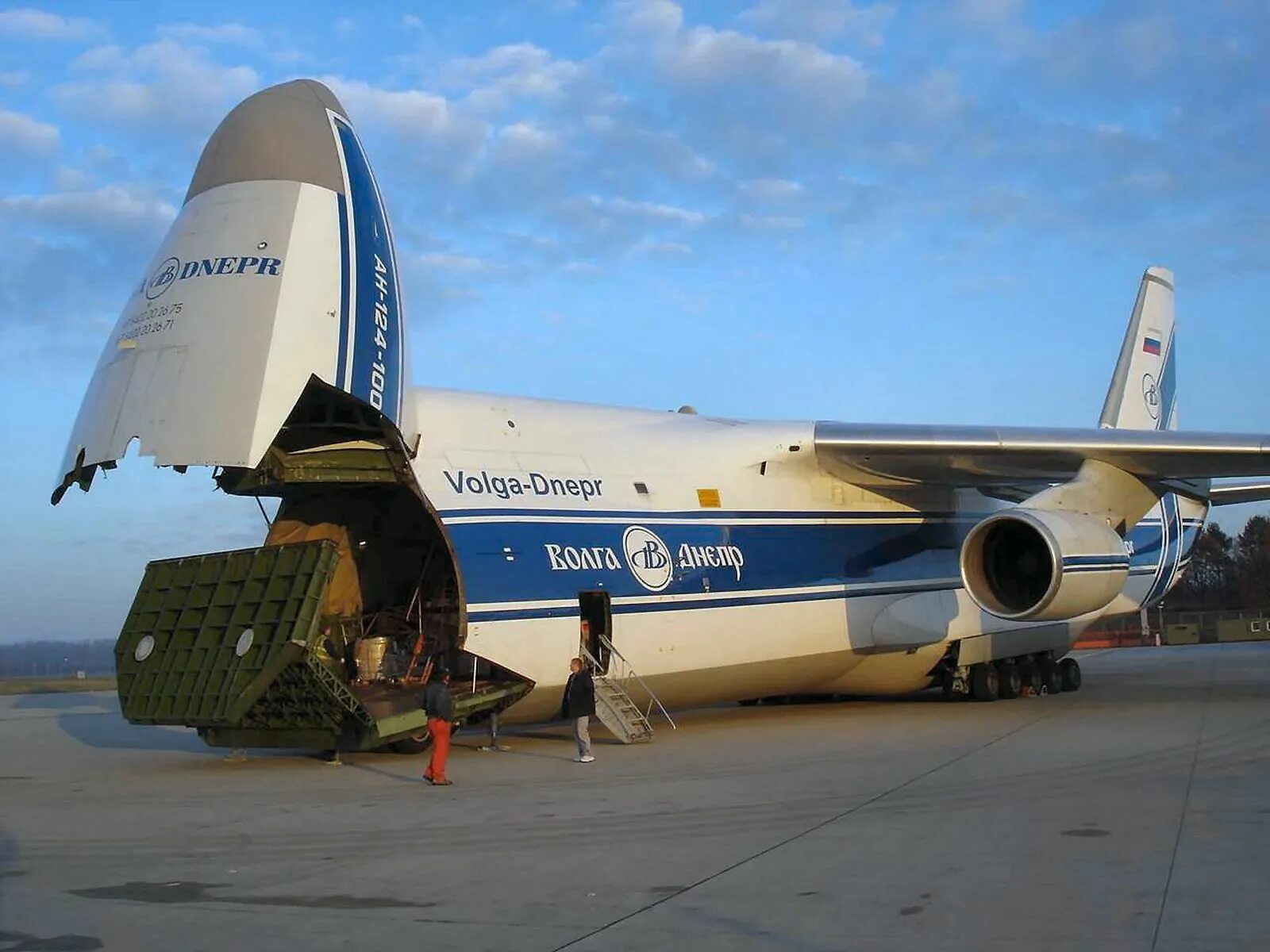 Ан 124 транспортный грузоподъемность. Ан 124 100. Ан 124 100. Ан 124 транспортный грузоподъемность. Ан 124 транспортный грузоподъемность.