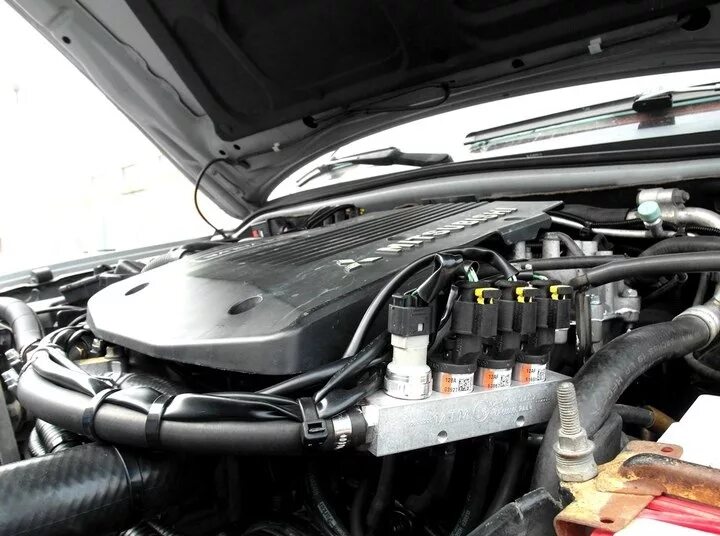 Газ на мицубиси паджеро спорт 1. 0 бензин. Гбо паджеро 2. Гбо на паджеро 4. Гбо на паджеро 4.