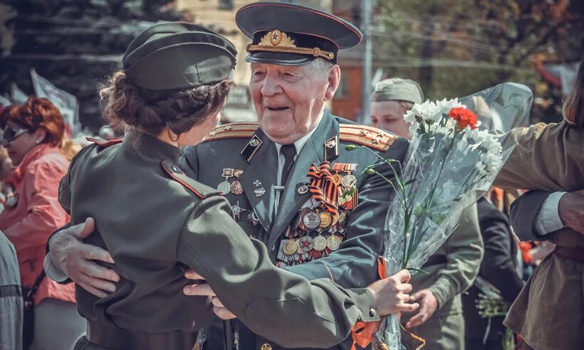 Майский вальс авторы слов и музыки. Майский вальс. Военный вальс. Военные танцуют вальс.